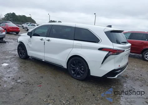 2022 Toyota Sienna Xse z USA, uszkodzony, nr VIN 5TDXRKEC7NS124595